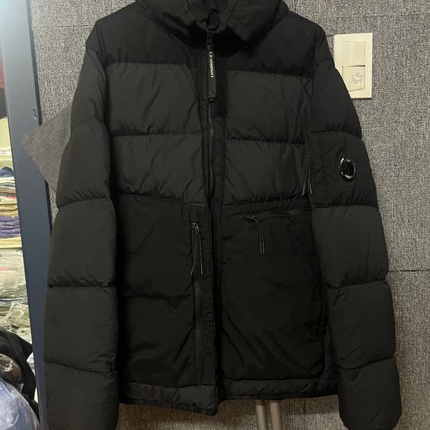 Cp컴퍼니 투웨이 다운 패딩 95~100 블랙 46사이즈