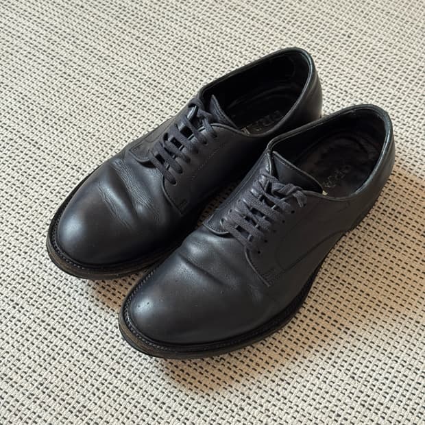 프라다 더비 슈즈