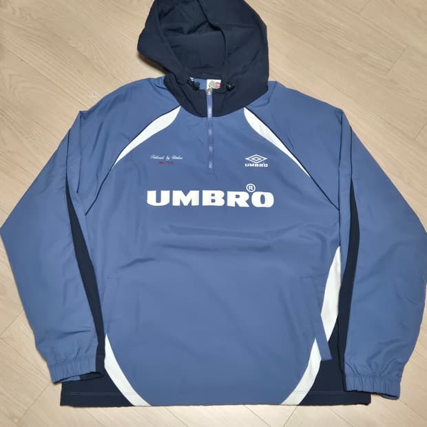 엄브로 후드반집업