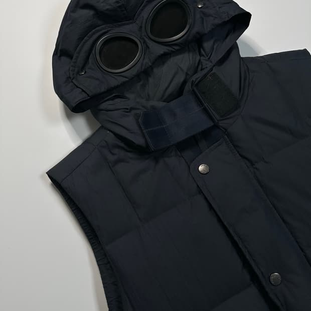 00's CP 컴퍼니 블랙 나일론 패딩조끼