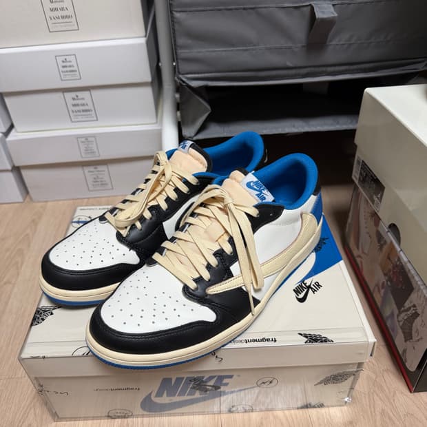 나이키 조던1 x 프라그먼트 x 트래비스 스캇 로우 OG 280사이즈