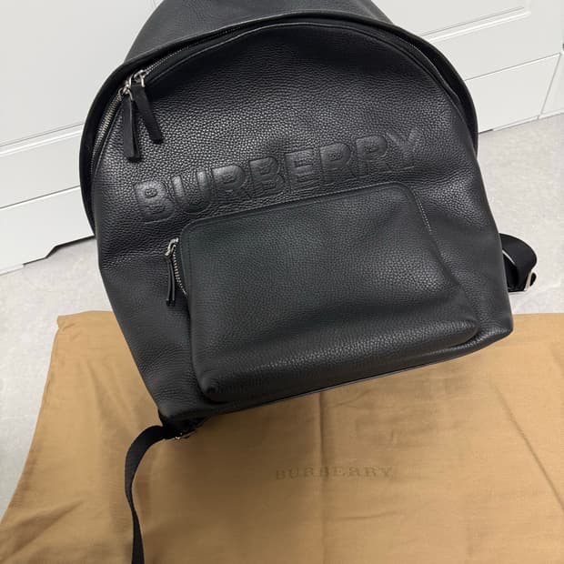 버버리 아비데일 로고 레더 백팩