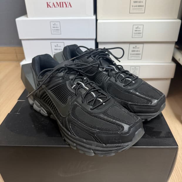 나이키 어콜드월 줌보메로 블랙 275
