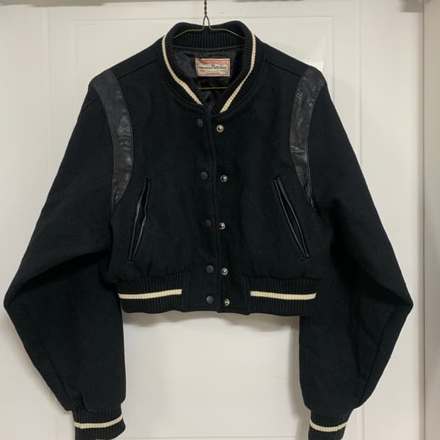 반원 아틀리에 크롭 바시티 자켓