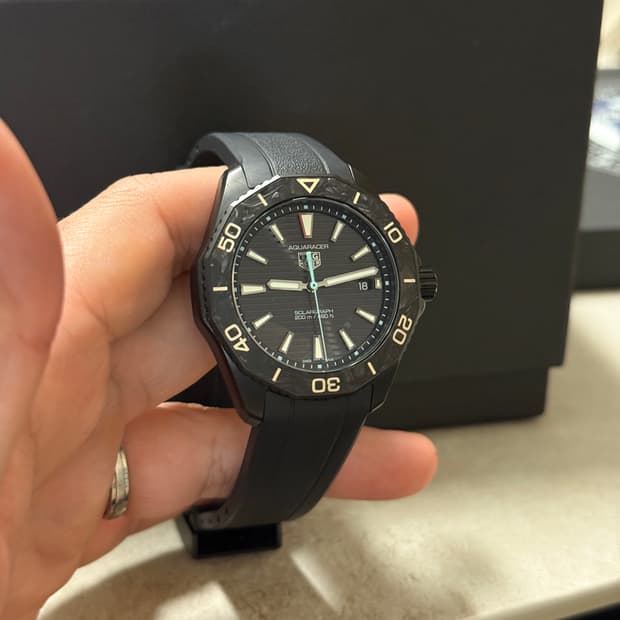 태그호이어 아쿠아레이서 프로페셔널 200 솔라그래프 WBP1112