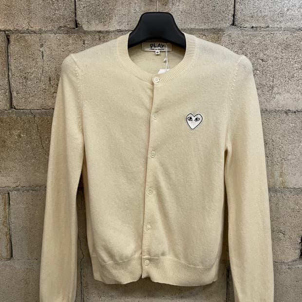 꼼데가르송 플레이 화이트 와펜 가디건 