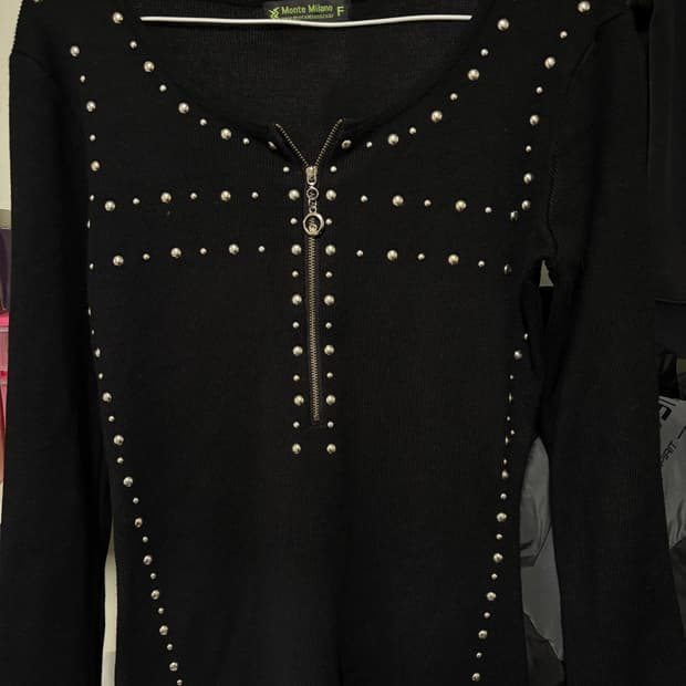 빈티지 스터드 긴팔 티셔츠