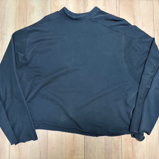 엔타이어 스튜디오 크루넥