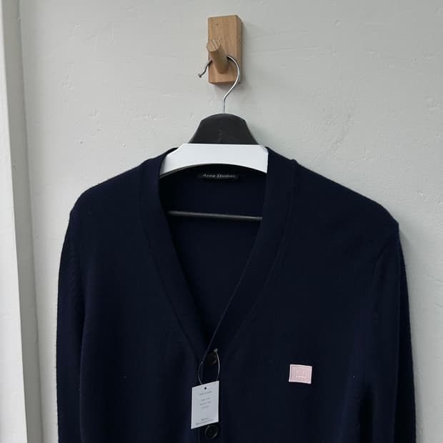 15906 - 아크네 스튜디오 케베 페이스 브이넥 가디건