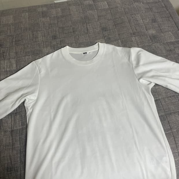 유니클로 U 흰색 긴팔 티셔츠 L