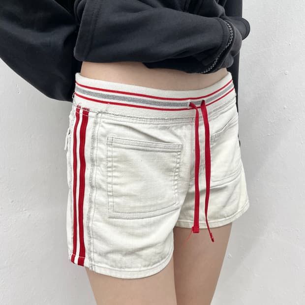 스포티 라인 숏츠
