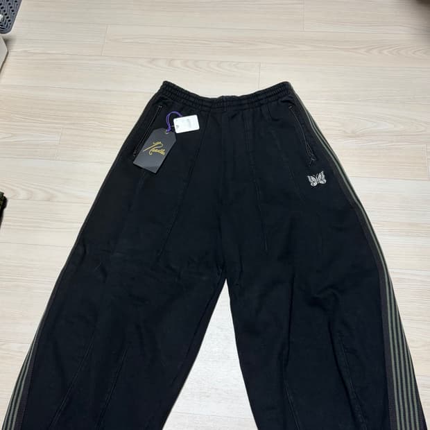 니들스 트랙팬츠hd 스웨이드