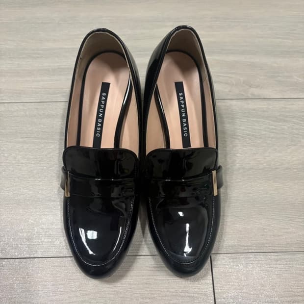 사뿐)베이직 블랙 로퍼힐 230사이즈 굽6cm(품절) 