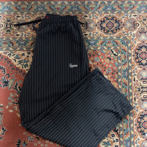 슈프림 리플렉티브 핀스트라이프 트랙 팬츠 블랙 24FW L사이즈
