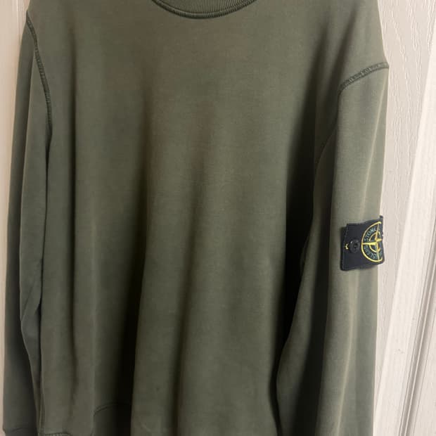 스톤아일랜드 기모 맨투맨 카키 l사이즈