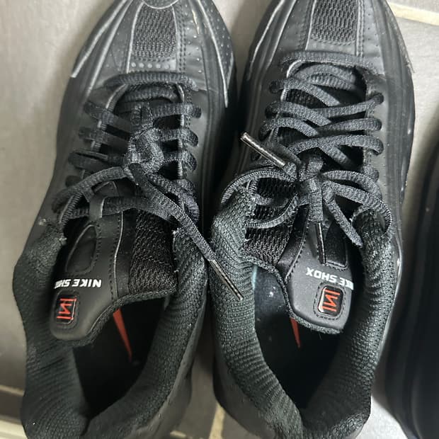 나이키 샥스 R4 블랙 245