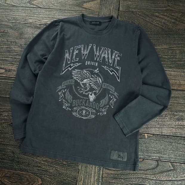 [버커루] 빈티지 가공 그래픽 프린팅 롱슬리브 긴팔티 챠콜 M18622