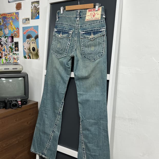 TrueReligion트루릴리젼 조이 슈퍼 T 스티치 부츠컷  데님 팬츠