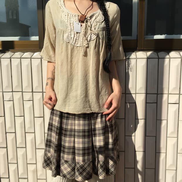 Crochet trimming blouse