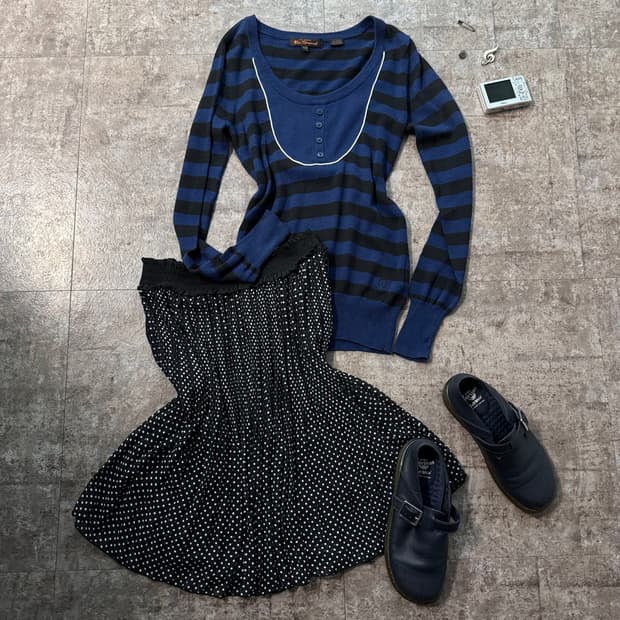 버튼 넥 스트라이프 롱 슬리브 니트 플리츠 스커트 2pcs SET