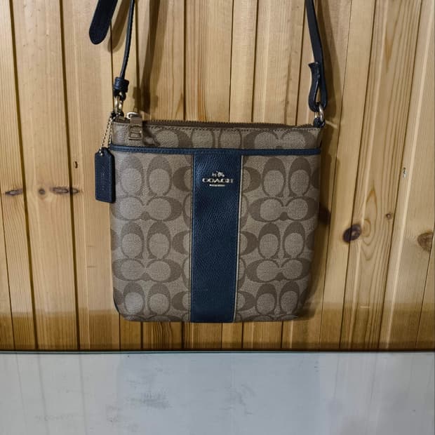 코치 자카드 미니 크로스백