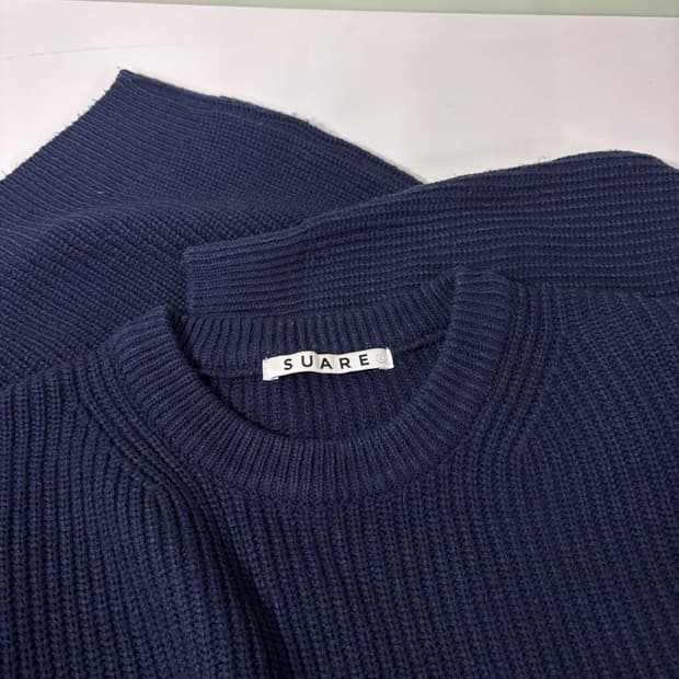 L 수아레 네이비 크루넥 케이블니트