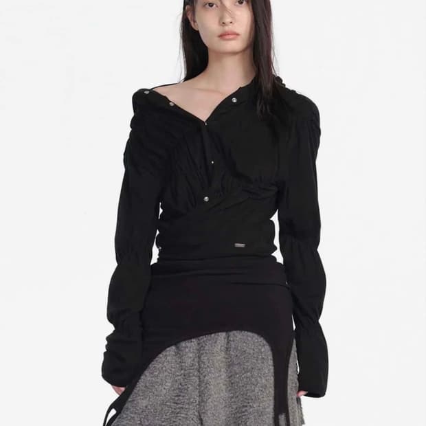 (새상품)세릭 셔링 랩 후드 가디건