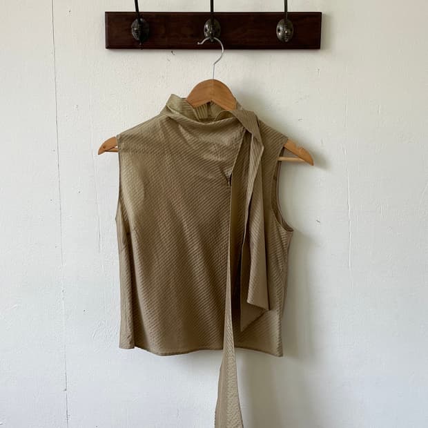 UNDICI-NOVE 슬리브리스 블라우스