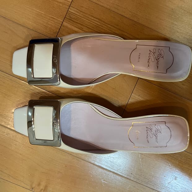 로저비비에 아이보리 뮬 35