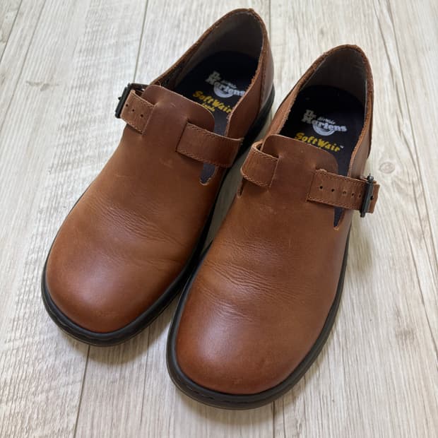 닥터마틴 패트리샤 브라운 250