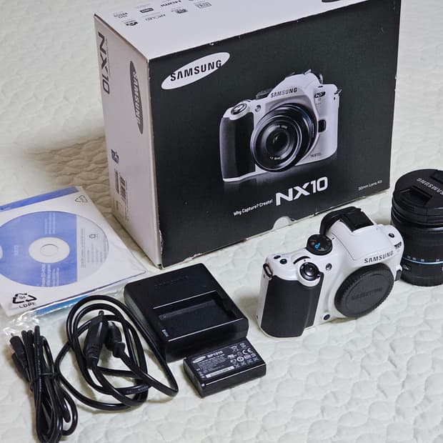 삼성 NX10 미러리스 카메라 화이트 박스 세트
