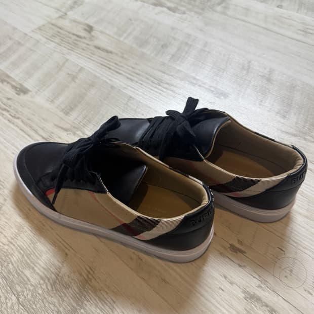 버버리 여성 레더 스니커즈 35