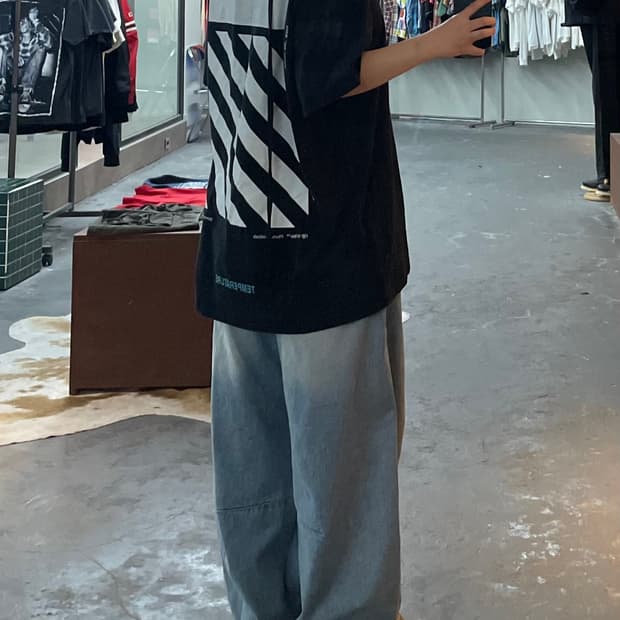 오프화이트 템프러처 블랙 반팔 H2397