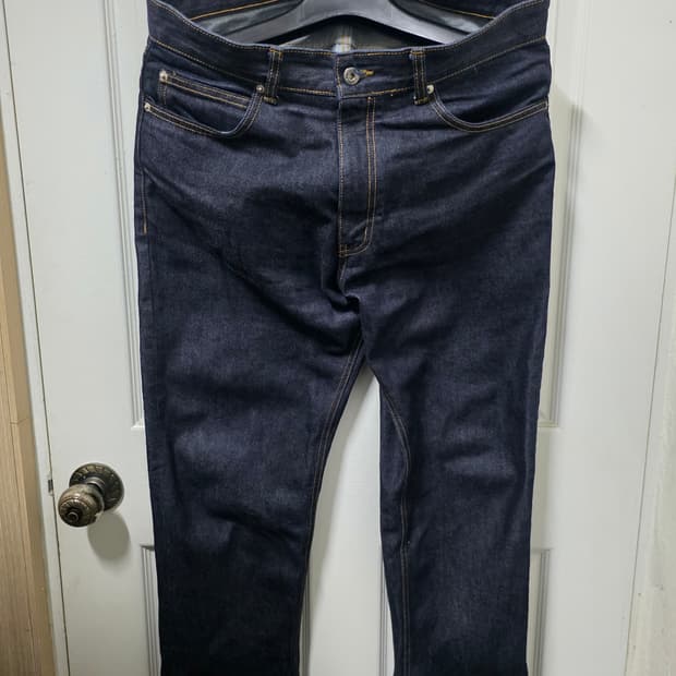 프리즘웍스 셀비지 데님 테이퍼드 앵클 팬츠 판매합니다.