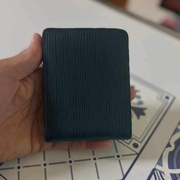 루이비통 에삐 블루 반지갑 