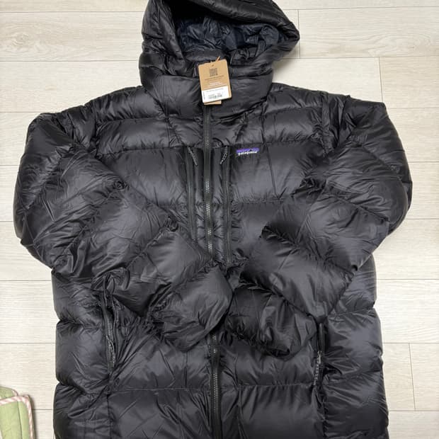 [L] 새상품 파타고니아 피츠로이 다운 후디 블랙
