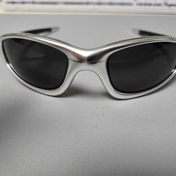 오클리 뉴스트레이트자켓 폴리쉬드 알루미늄 