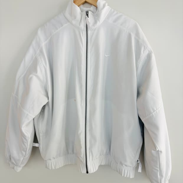 나이키 솔로 스우시 새틴 봄버 자켓 에일 써미트