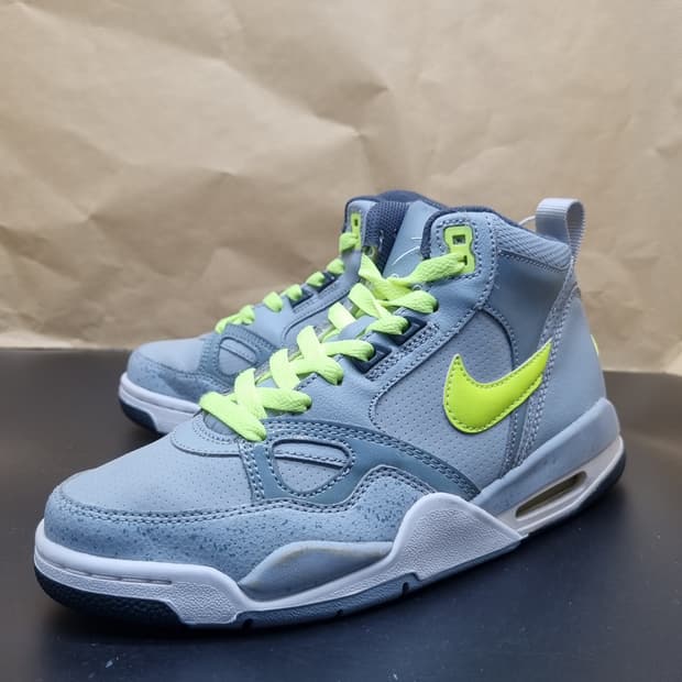 나이키 플라이트13. 여성미드235