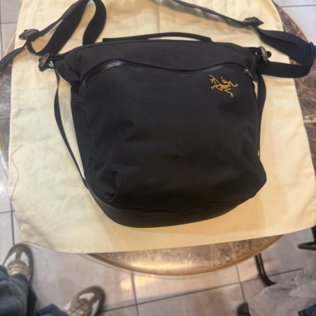 정품 아크테릭스 아로8 팝니다