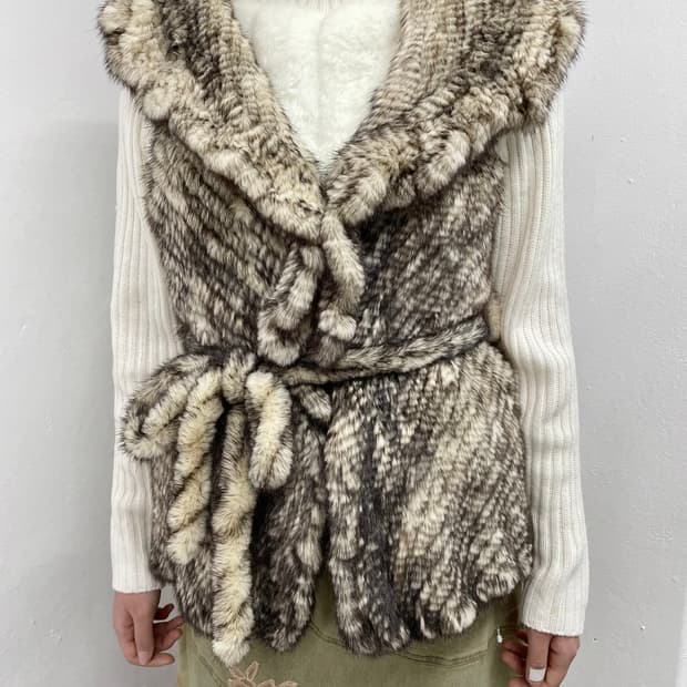 화이트페어리 밍크 프릴 베스트