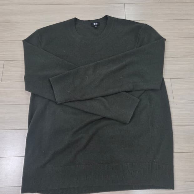 유니클로 캐시미어 니트 올리브 xl팝니다.