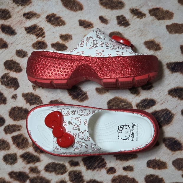 헬로키티 크록스 콜라보 스톰프 클로그