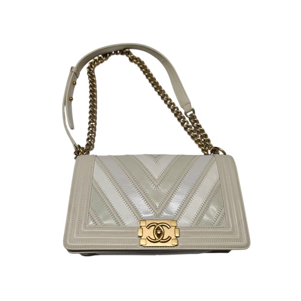 샤넬 쉐브론 보이백 미듐