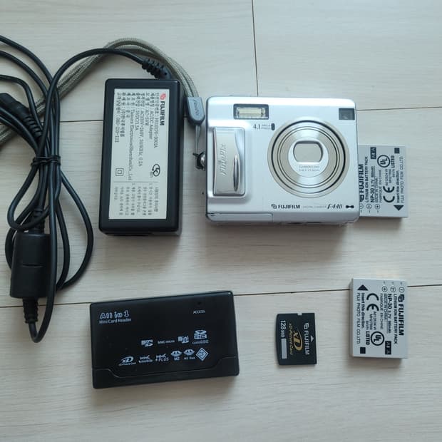 후지필름 파인픽스 F440 디지털카메라 