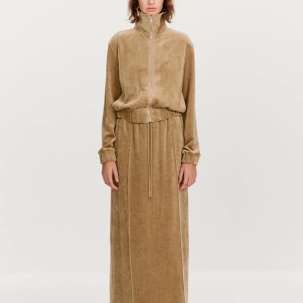 오픈와이와이 벨벳 트레이닝 맥시 스커트(베이지)