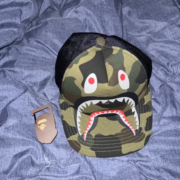 베이프 퍼스트 카모 샤크 모자