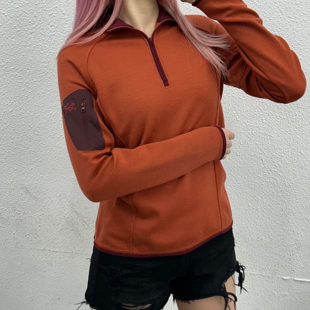 아크테릭스 브릭 반집업 S