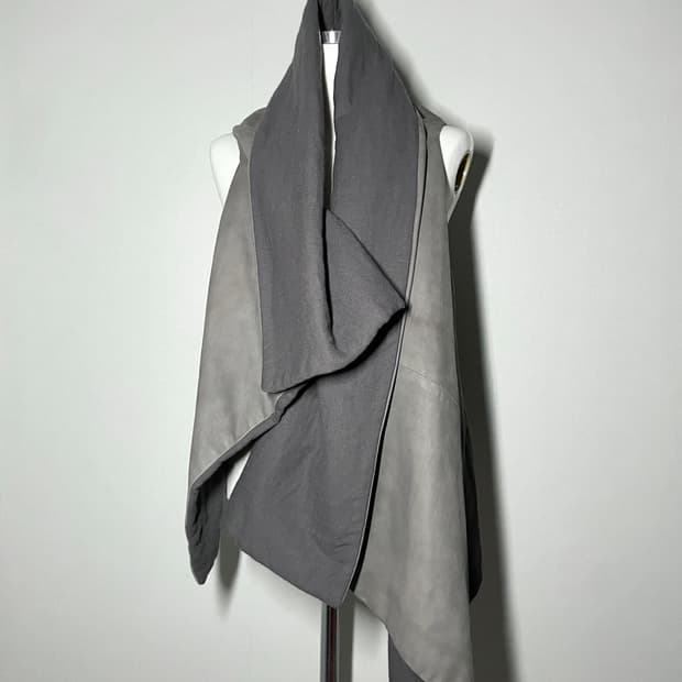 앤 드뮐미스터 레더 비대칭 베스트