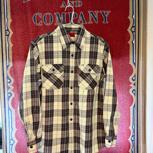 Levi's red tap  shirtsM